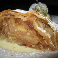 Apfelstrudel met vanillesaus